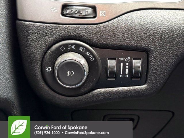 Used 2019 Jeep Cherokee Latitude Plus FWD image 25