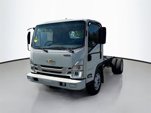 New 2024 Chevrolet Low Cab Forward RWD image 3