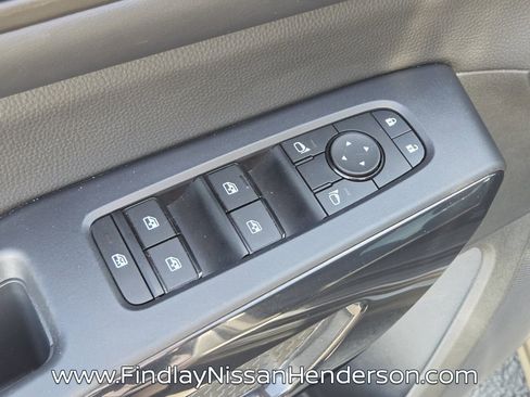 Used 2024 Nissan Pathfinder SV image 21