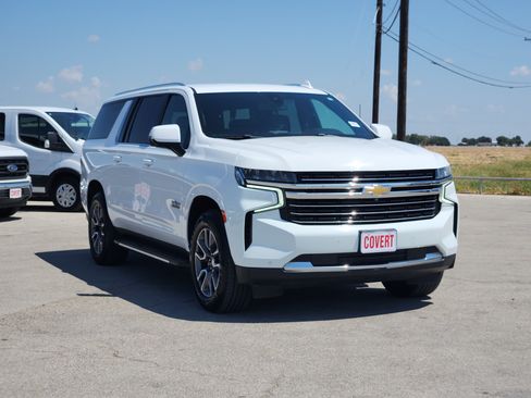 Used 2021 Chevrolet Suburban LT w/ Luxury Package RWD image 3
