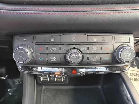 Used 2025 Dodge Durango GT AWD/4WD image 17