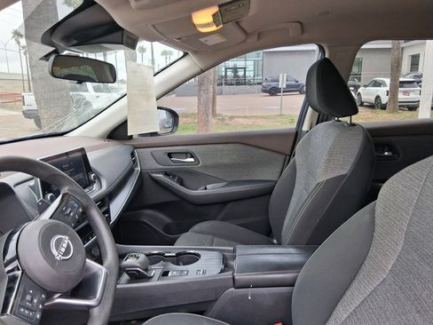 Used 2023 Nissan Rogue SV image 10