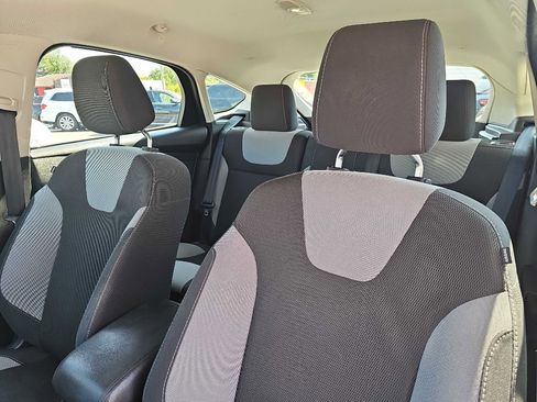 Used 2012 Ford Focus SE image 27