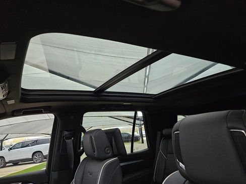 Used 2025 Cadillac Escalade Premium Luxury image 6