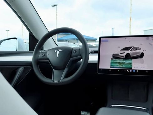 Used 2023 Tesla Model Y Long Range AWD/4WD image 8