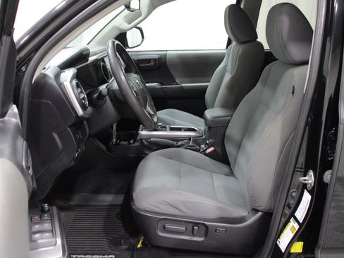 Used 2021 Toyota Tacoma SR5 AWD/4WD image 3