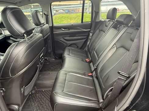 Used 2024 Jeep Grand Cherokee Limited w/ Luxury Tech Group II AWD/4WD image 14