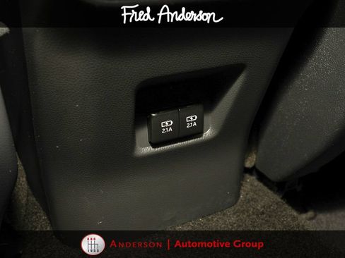 Used 2019 Toyota RAV4 Limited w/ Cold Weather Package AWD/4WD image 8