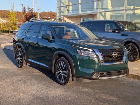 Used 2024 Nissan Pathfinder Platinum w/ Cargo Package image 6