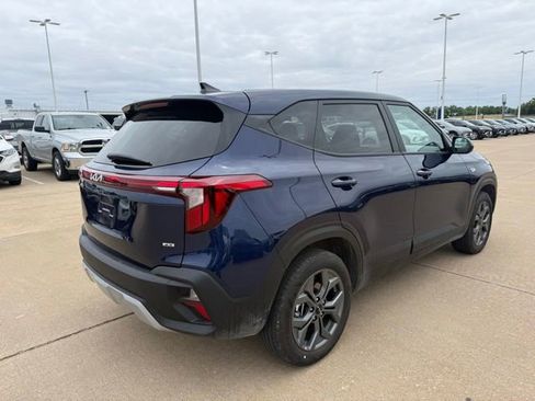 Used 2026 Kia Seltos LX AWD/4WD image 3