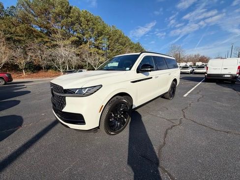 New 2025 Lincoln Navigator L Reserve w/ Jet Appearance Package image 3