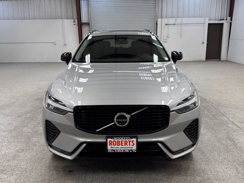 Used 2025 Volvo XC60 B5 Plus image 24