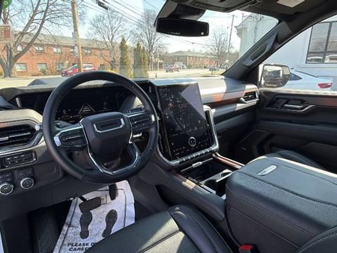 Certified 2025 GMC Yukon XL Denali AWD/4WD image 19