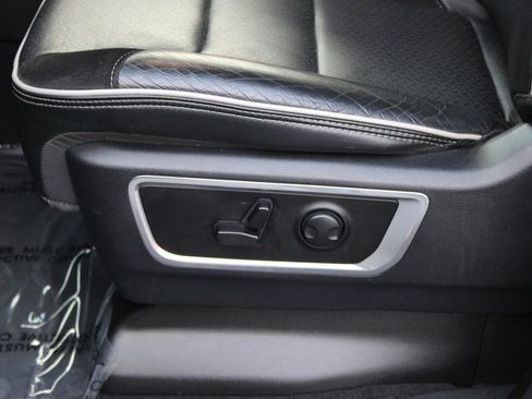 Used 2025 RAM 1500 Laramie image 12