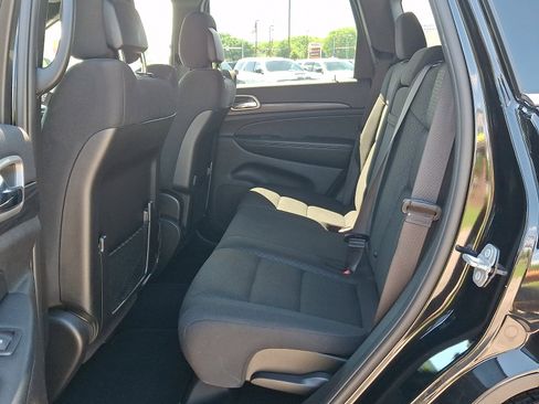 Used 2020 Jeep Grand Cherokee Laredo AWD/4WD image 11