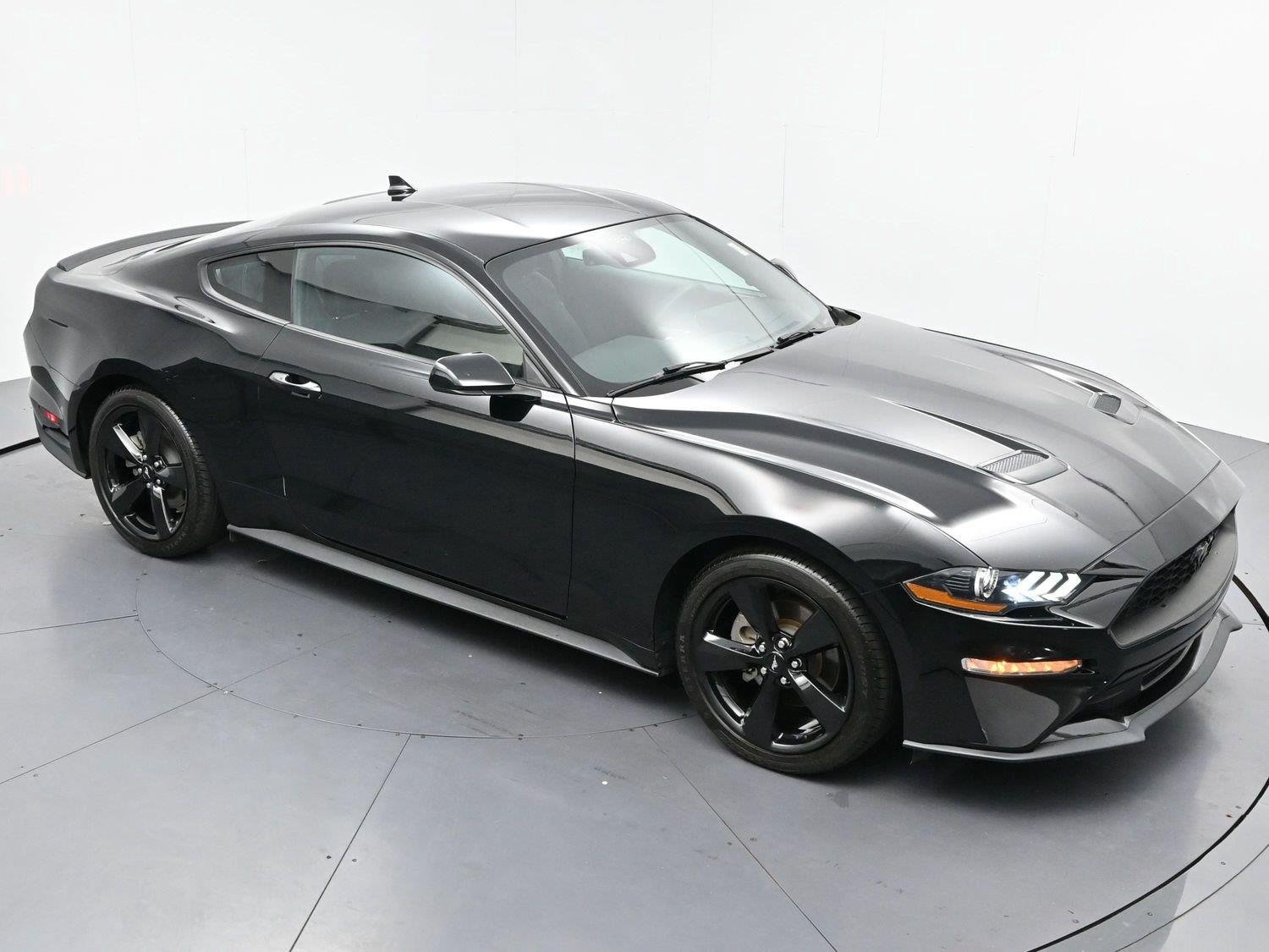 Used 2022 Ford Mustang Coupe w/ Equipment Group 101A RWD image 31