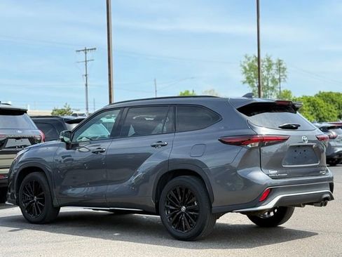 Used 2025 Toyota Highlander XSE AWD/4WD image 44