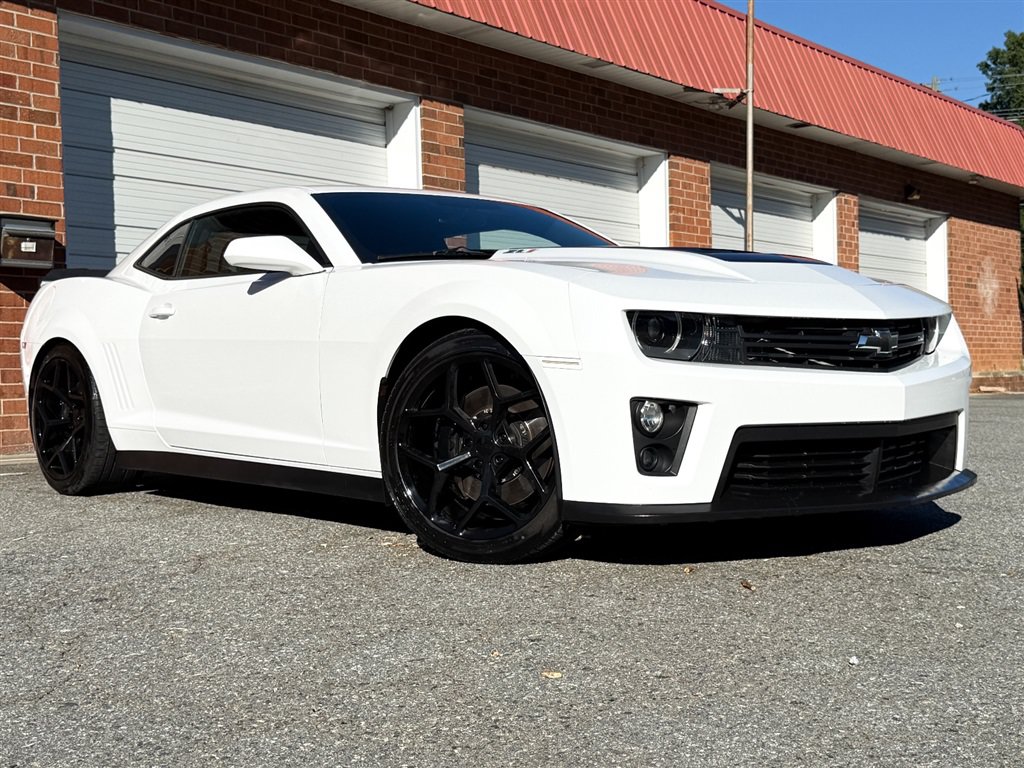 Used 2015 Chevrolet Camaro ZL1 RWD image 21