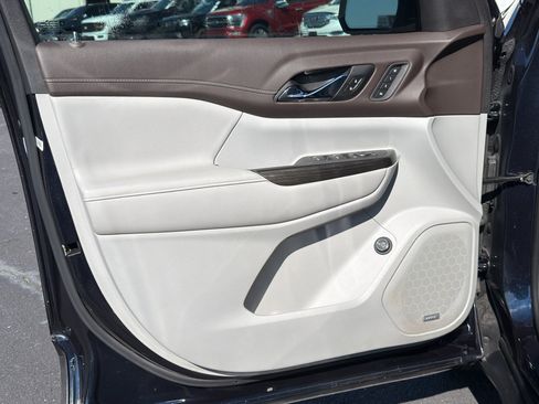 Used 2021 GMC Acadia SLT w/ Technology Package FWD image 30