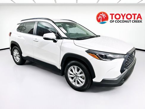 Used 2024 Toyota Corolla Cross LE FWD image 1