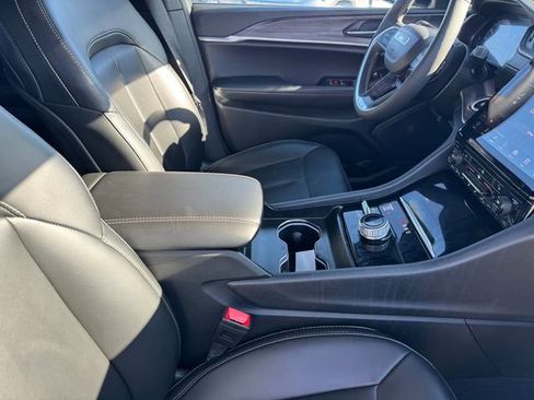 Used 2025 Jeep Grand Cherokee L Limited w/ Black Appearance Package image 6