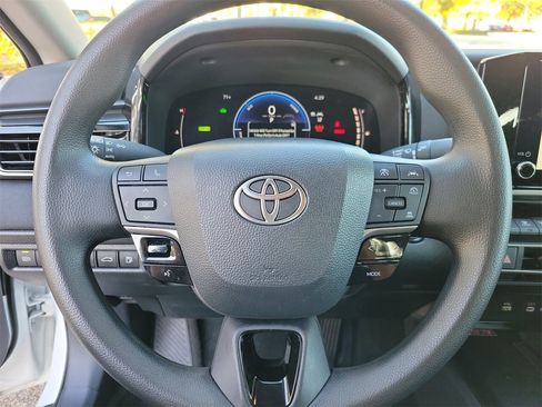 Used 2025 Toyota Camry LE image 19