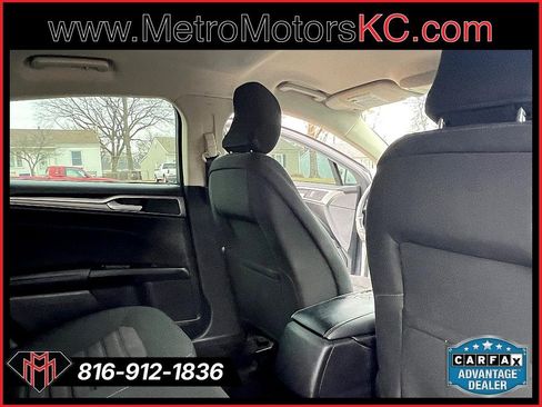 Used 2017 Ford Fusion SE image 24
