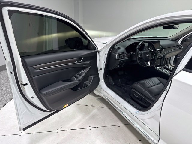 Used 2022 Honda Accord Touring image 11