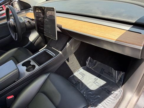 Used 2025 Tesla Model Y Long Range AWD/4WD image 19