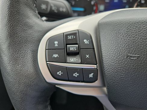 Used 2023 Ford Explorer XLT w/ Equipment Group 202A AWD/4WD image 14