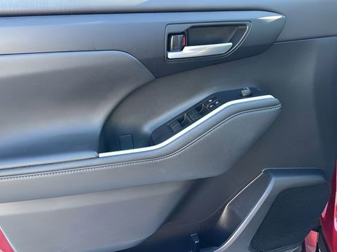 Used 2023 Toyota Highlander XSE image 26