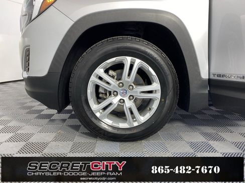 Used 2018 GMC Terrain SLE w/ Driver Convenience Package image 9