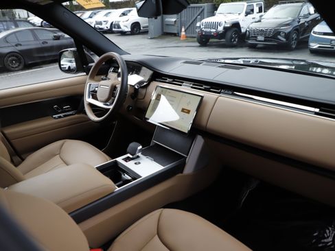 New 2026 Land Rover Range Rover SE image 11