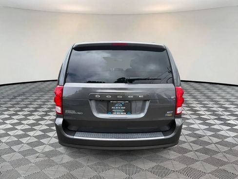 Used 2016 Dodge Grand Caravan SXT w/ UConnect Hands-Free Group FWD image 6