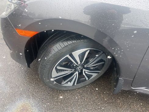 Used 2018 Honda Civic EX-T image 9