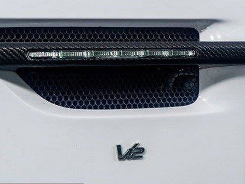 Used 2017 Aston Martin Vanquish S image 30