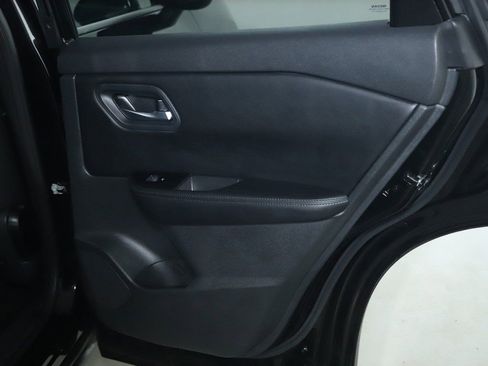 Certified 2025 Nissan Rogue SV image 31