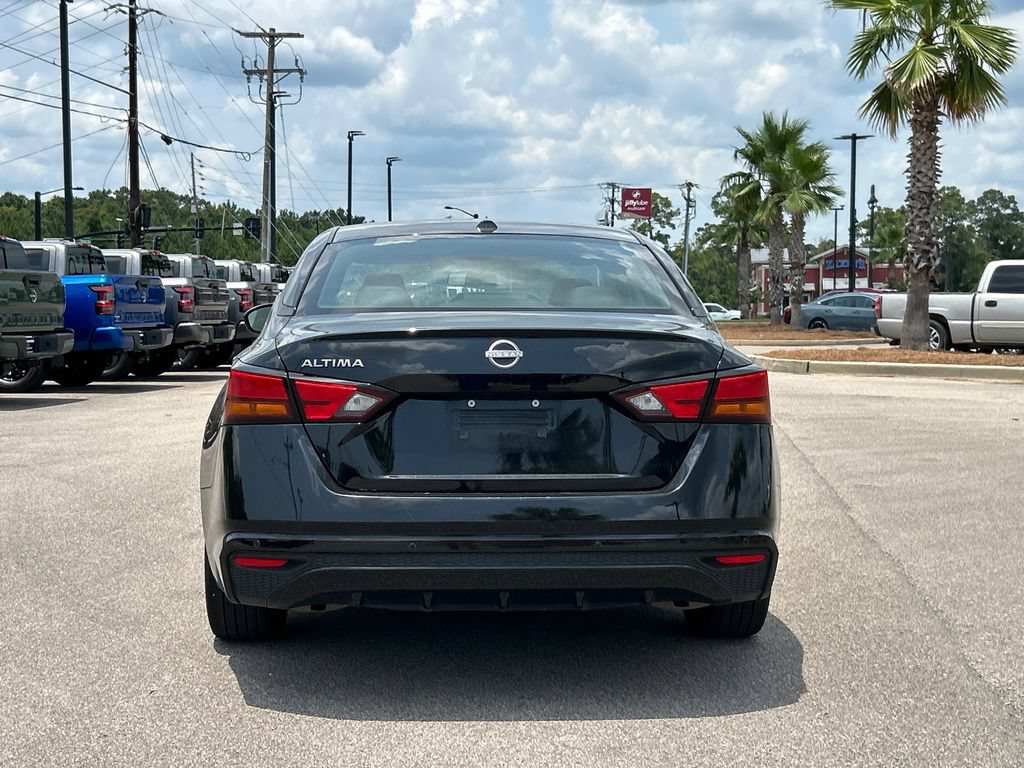 Used 2025 Nissan Altima 2.5 SV FWD image 4