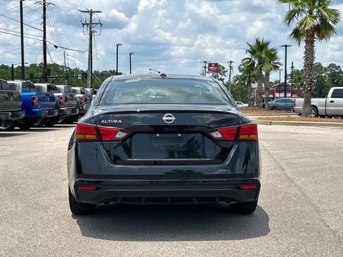 Used 2025 Nissan Altima 2.5 SV FWD image 4
