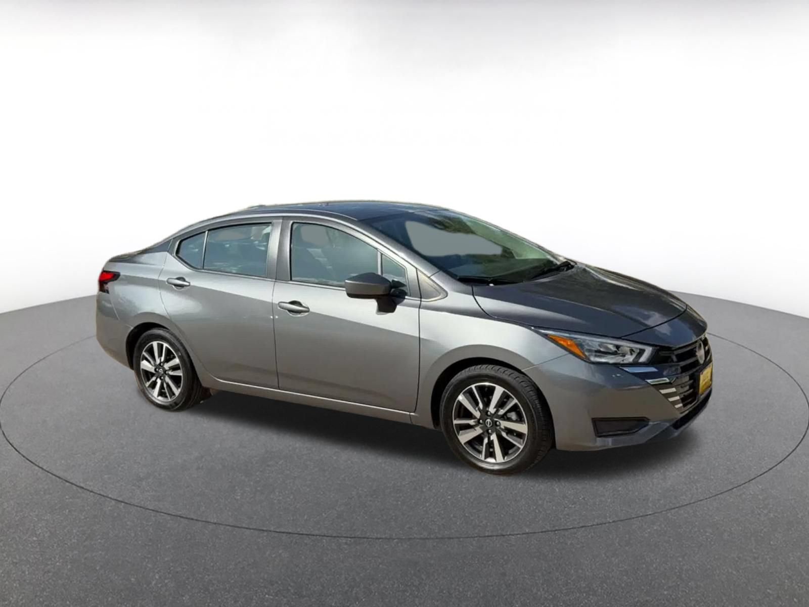 Used 2025 Nissan Versa SV FWD image 2