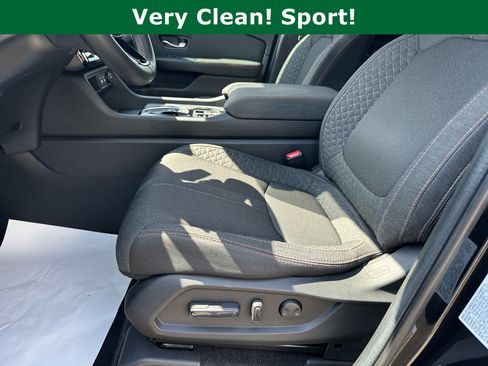 Used 2025 Honda Pilot Sport image 9