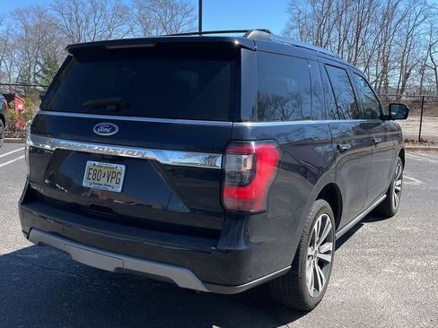 Used 2021 Ford Expedition Limited image 3