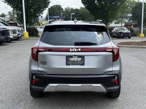 Used 2025 Kia Seltos EX FWD image 17