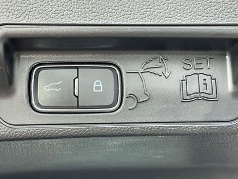 Used 2023 Ford Explorer XLT RWD image 26