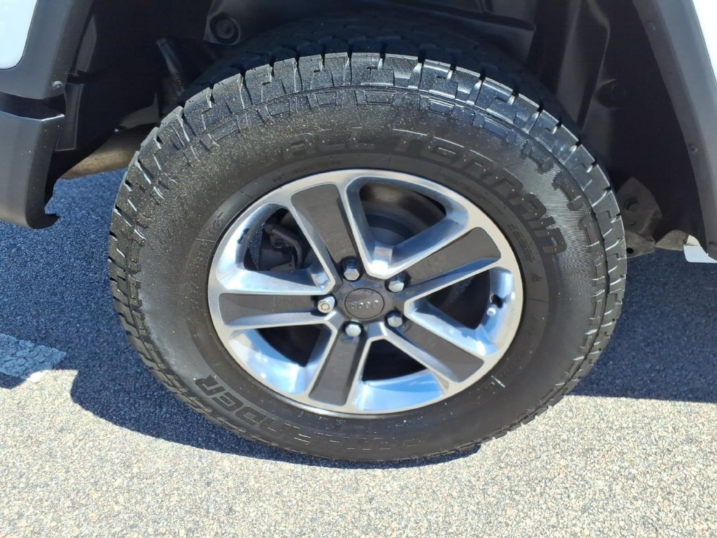 Used 2019 Jeep Wrangler Unlimited Sahara w/ Cold Weather Group AWD/4WD image 11