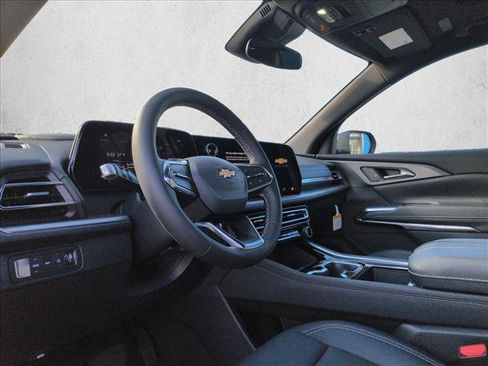New 2026 Chevrolet Traverse LT w/ Sun and Wheel Package image 3