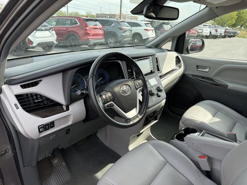 Used 2019 Toyota Sienna XLE Premium AWD/4WD image 10