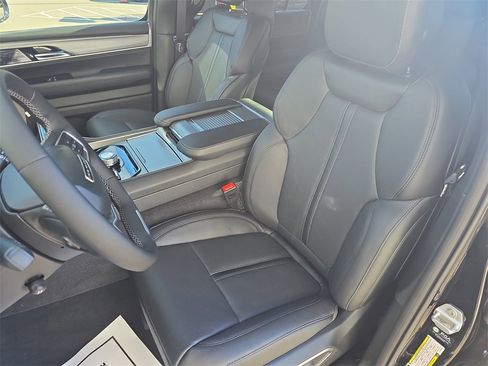 New 2026 Jeep Grand Wagoneer Limited image 17