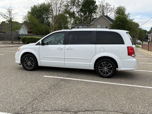 Used 2016 Dodge Grand Caravan SXT FWD image 15