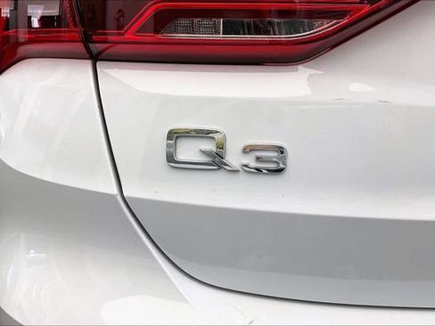 Used 2022 Audi Q3 2.0T Premium Plus w/ Premium Plus Package AWD/4WD image 33